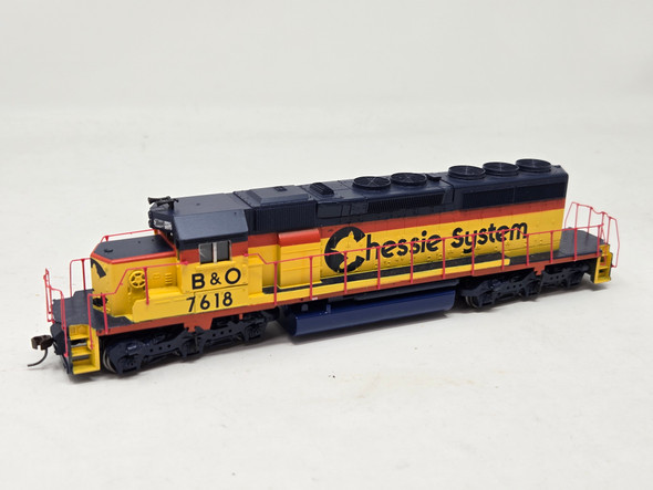 Pre-Owned: Athearn Blue Box EMD GP40-2 (DC Silent) Chessie System 7618 - HO Scale