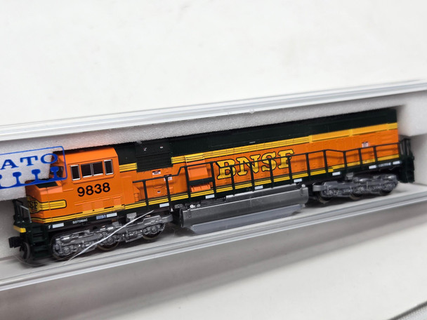 Pre-Owned: Kato EMD SD70MAC (DC Silent) BNSF 9838 - N Scale
