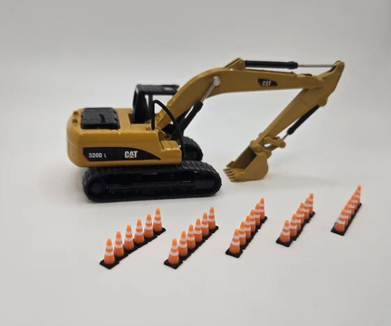 Under Construction Replicas 87-0001 - Traffic Cones *30 Pack*  - HO Scale