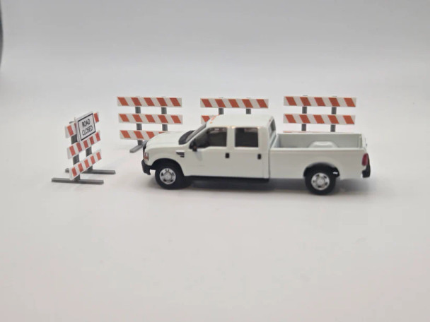 Under Construction Replicas 87-0029 - Type III Barricade *4 Pack* with Road Closed Sign  - HO Scale