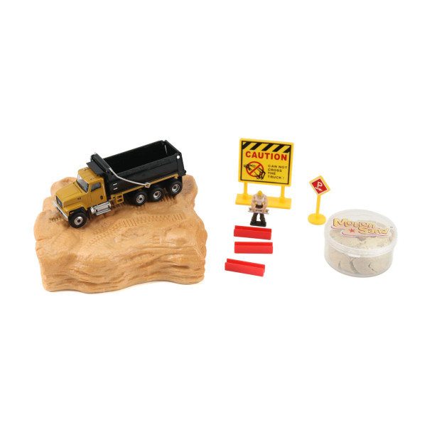 Diecast Masters 84556 - Cat CT681 Dump Truck Earth Mover Playset  - HO Scale