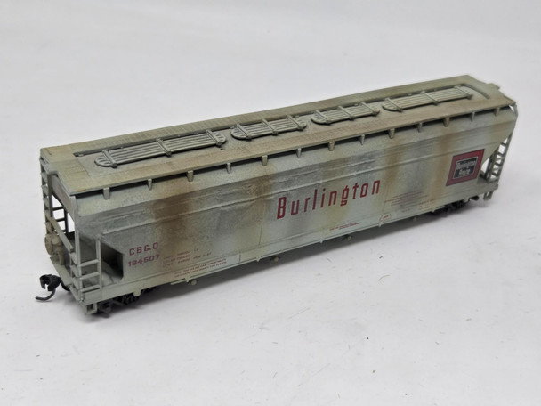 Pre-Owned: Accurail Centerflow Hopper (weathered) Chicago, Burlington & Quincy (CB&Q) 184607 - HO Scale
