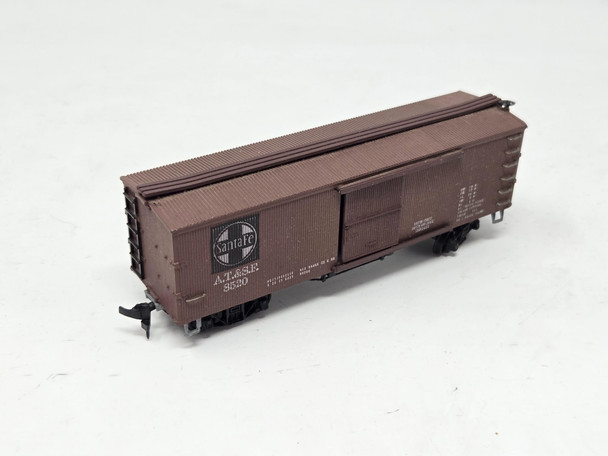Pre-Owned: Roundhouse 36' Wood Boxcar Santa Fe 8520 - HO Scale