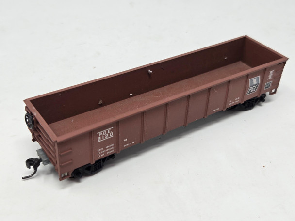 Pre-Owned: Roundhouse Gondola P.G.E. 9120 - HO Scale