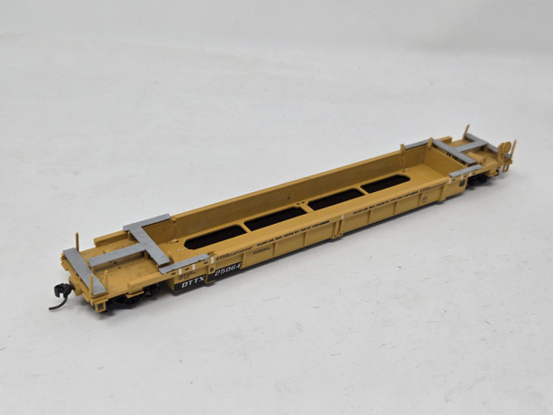 Pre-Owned:  48' Well Car DTTX 25064 - HO Scale