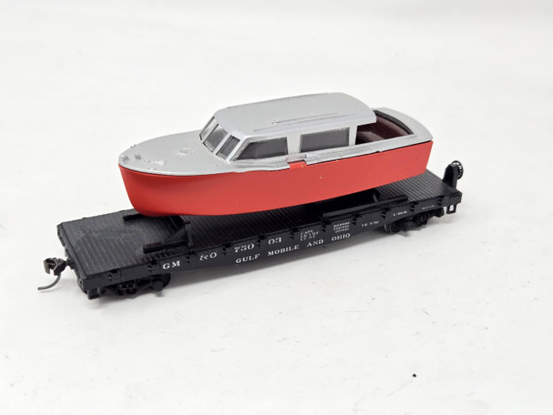 Pre-Owned: Athearn 40' Flat Car with Boat Load GM&O 75003 - HO Scale