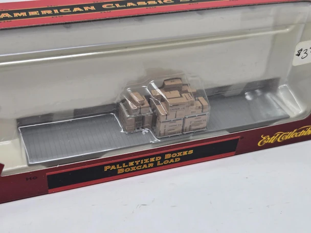 Pre-Owned: Ertl Collectables Box car load  - HO Scale