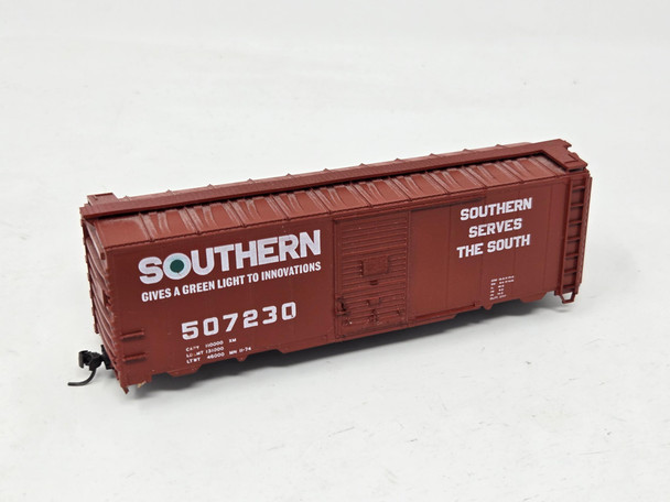 Pre-Owned:  40' Box Car (no trucks) Southern 507230 - HO Scale