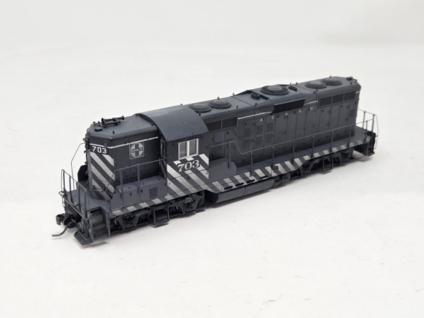 Pre-Owned: Proto2000 EMD GP9 (weathered) (DCC without Sound) Atchison, Topeka and Santa Fe (ATSF) 703 'Zebra Stripes' - HO Scale
