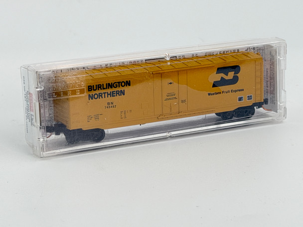 Pre-Owned: Micro-Trains 50’ Standard box car, Plug Door, w/o roof walks Burlington Northern 745452 - N Scale