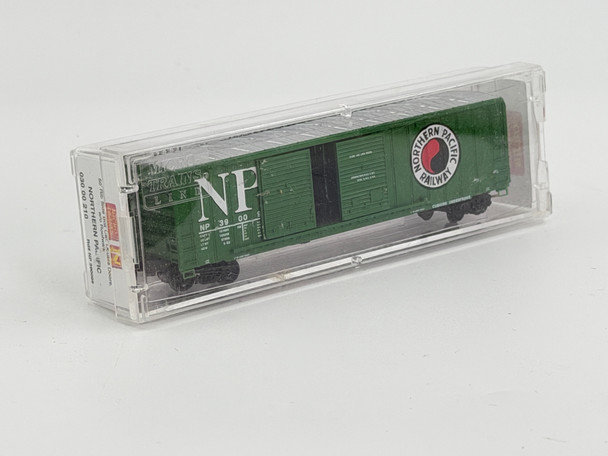 Pre-Owned: Micro-Trains 50’ Rib Side Box Car, Double Door, w/o roof walk Northern Pacific 390099 - N Scale