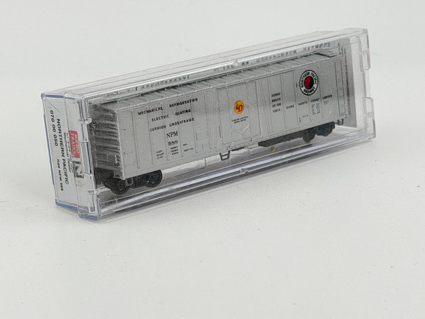 Pre-Owned: Micro-Trains 51’ 3-3/4’Rib Side Mechanical Reefer Northern Pacific NPM 588 - N Scale