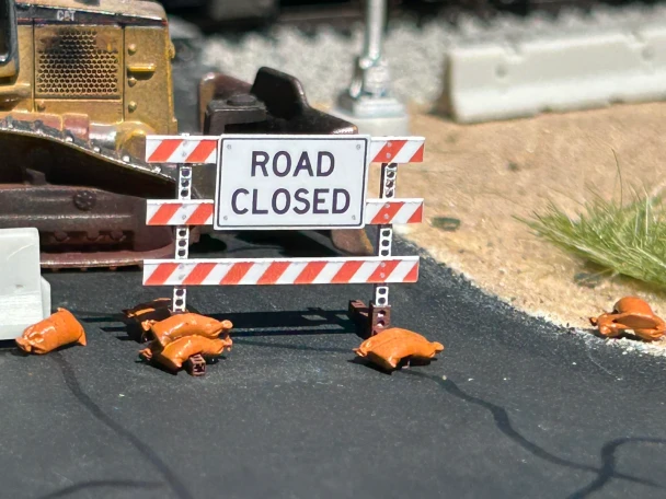 ScaleSigns HO-4000-036-02-C - Type 3 Barricade Road Closed  - HO Scale