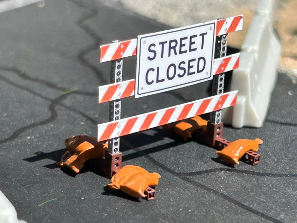 ScaleSigns HO-4000-036-03-C - Type 3 Barricade Street Closed  - HO Scale