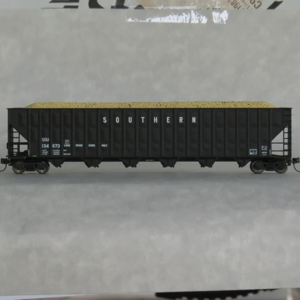 Trainworx 27035-12 - Greenville 7000 Cu Ft Wood Chip Hopper with Load Southern (SOU) 134704 - N Scale