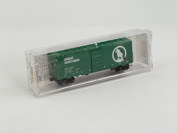 Pre-Owned: Micro-Trains 40’ Standard  Box Car, Single Door - NIB Great Northern 11157 - N Scale