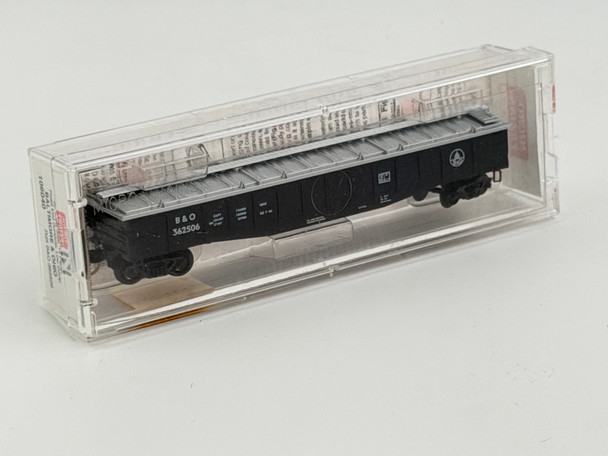 Pre-Owned: Micro-Trains 50' Steel Side 14 panel, Fixed end gondola, low cover Baltimore and Ohio 362506 - N Scale