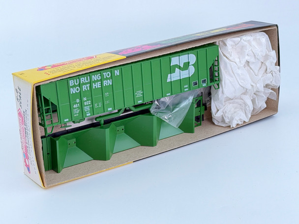 Pre-Owned: Roundhouse 50' FMC Covered Hopper kit, NIB Burlington Northern 461922 - HO Scale