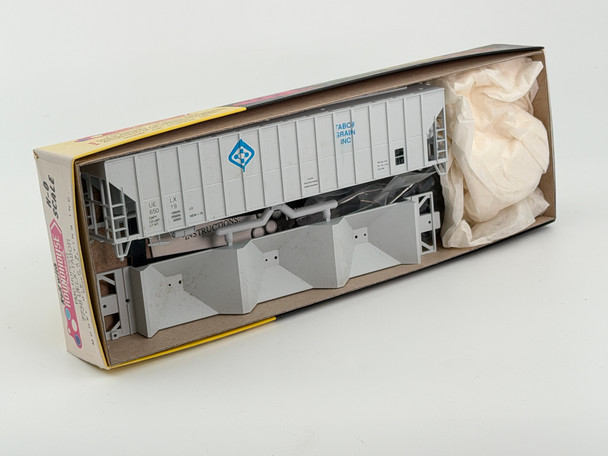 Pre-Owned: Roundhouse 50' FMC Covered Hopper kit, NIB Tabor Grain Inc 65019 - HO Scale