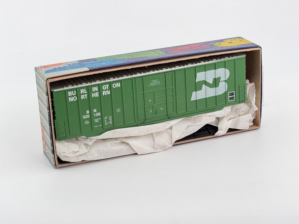 Pre-Owned: Roundhouse 50' Hi Cube Rib Side Box Car Kit, NIB Burlington Northern 320158 - HO Scale