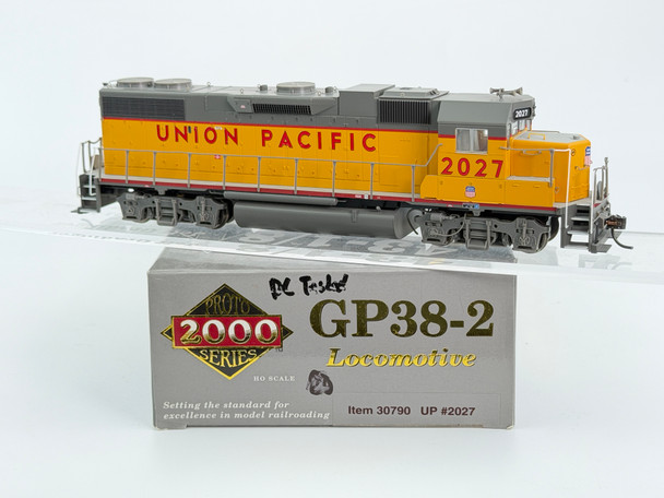 Pre-Owned: Proto 2000 GP38-2 Locomotive, DC Union Pacific 2027 - HO Scale
