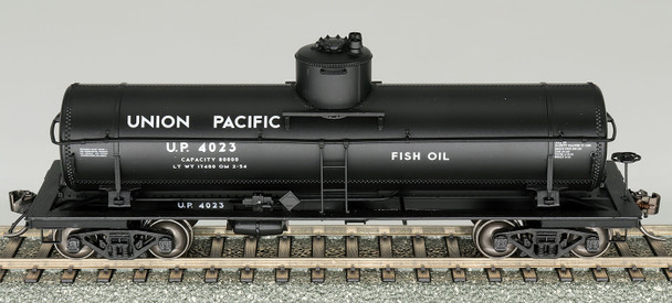 InterMountain 46350-03 - ACF Type 27 Riveted 8,000 Gallon Tank Car Union Pacific (UP) 4110 - HO Scale
