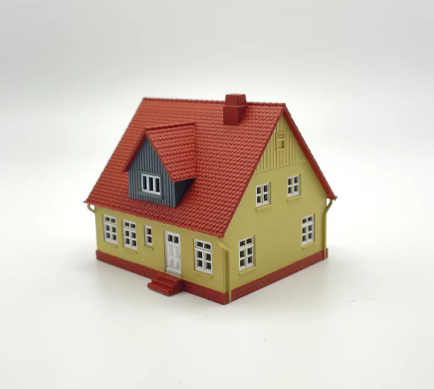 Rock Island Hobby  043106 - Cape Cod House Beige with Red Roof Built Up  - N Scale