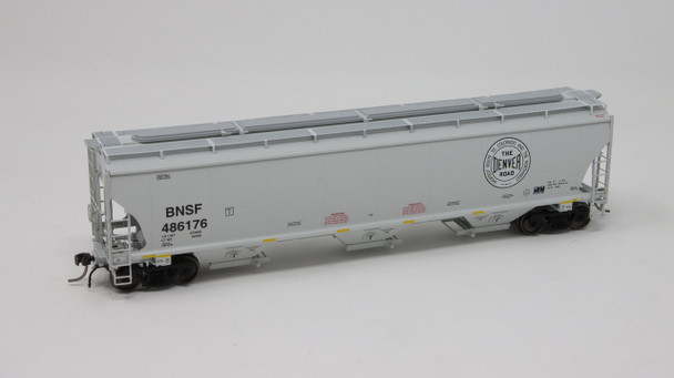 InterMountain 472147-01 - Trinity 5161 Cu. Ft. 3 Bay Covered Hopper BNSF 485233 - FWD Heritage Series - HO Scale