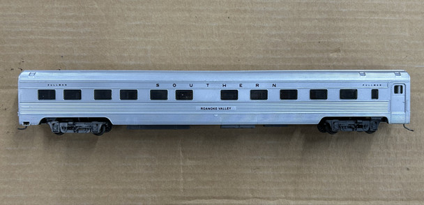 Pre-Owned:  Passenger Car Southern (SOU) Roanoke Valley - HO Scale