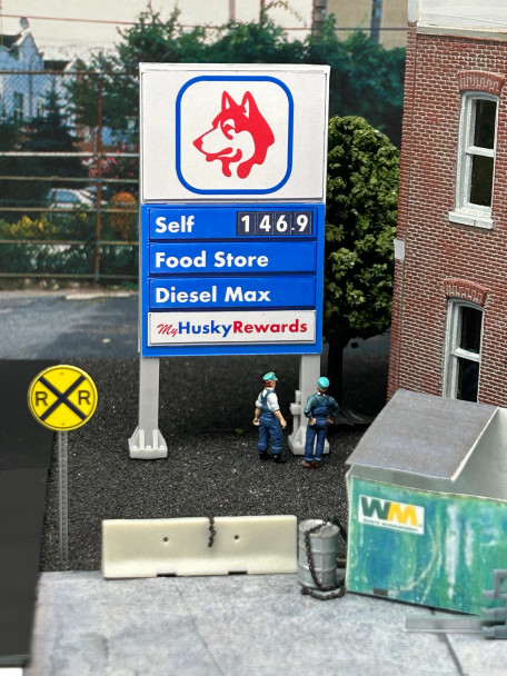 ScaleSigns HO-1112-028 - Gas Station Price Sign Huskyl / Canadian  - HO Scale