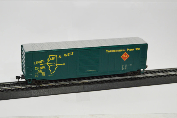 Value Trains USA HO10103-585 - ACF 50'6" Boxcar TP&W Illinois Arrows Scheme Toledo, Peoria and Western (TPW) 585 - HO Scale