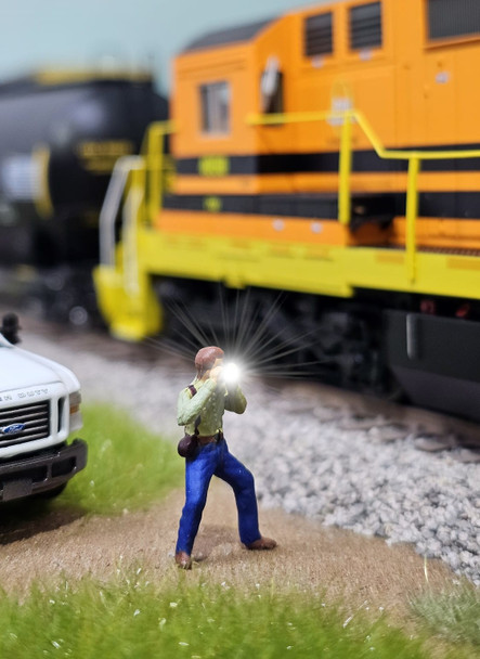 East Coast Circuits 95105 - Railfan Photographer with Working Camera Flash Blue Pants  - HO Scale
