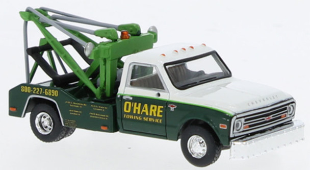 Brekina 19666 - 1981 GMC C30 Tow Truck O'Hare Chicago Towing  - HO Scale