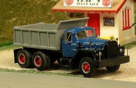 Sylvan Scale Models V-290 - 1956-66 Mack B-81  Tandem Axle    - HO Scale Kit
