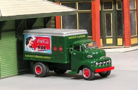 Sylvan Scale Models V-333 -  1952 Ford  REA Delivery Truck   - HO Scale Kit