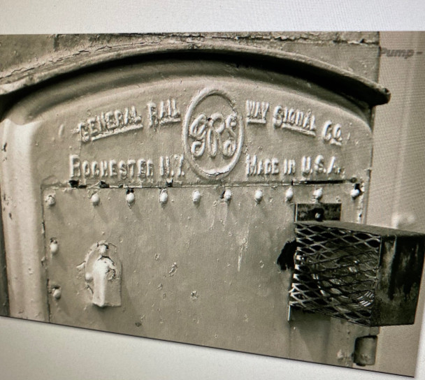 Showcase Miniatures 2400 - GRS Model 2A Base-of-Mast Case  - HO Scale