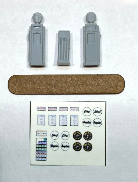 Showcase Miniatures 628 - Globe Gas Pumps and Oil Rack  - N Scale Kit