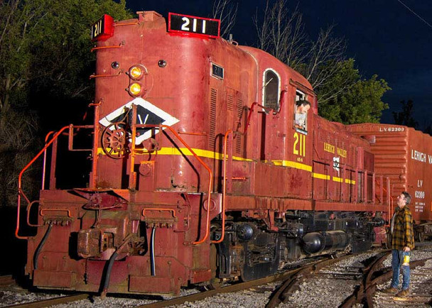 PRE-ORDER: Bowser 26032 - Juniata RS3M (DC Silent) Rochester & Genesee Valley Museum 211 - HO Scale