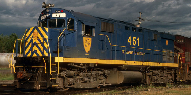 PRE-ORDER: Rapido 45534 - ALCO C-424m (DCC and Sound) Delaware & Hudson (D&H) 451 - HO Scale