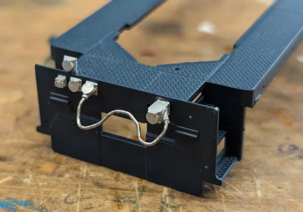 Gotham Rail 2025 - Fixed Plug - Pilot Mounted 1 Loco +  - HO Scale