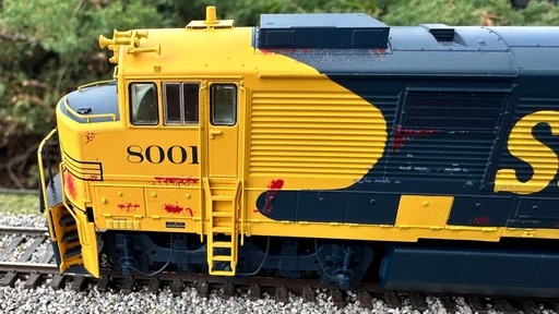 PRE-ORDER: Rapido 55015 - GE U30CG w/o SG (DC Silent) Atchison, Topeka and Santa Fe (ATSF) 8001 Yellow Warbonnet Weathered - HO Scale