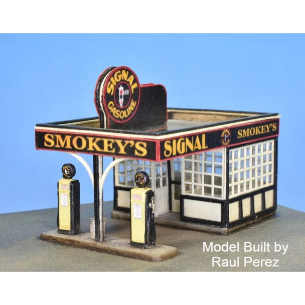 Showcase Miniatures 1102 - Smokey's Signal Gas Station   - N Scale Kit