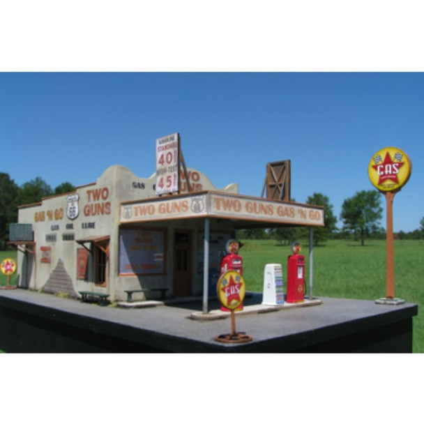 Showcase Miniatures 2019 - Route 66 Series Two Guns Gas 'N Go   - HO Scale Kit