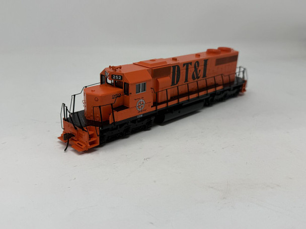 Pre-Owned: Athearn EMD SD38 (DC Silent) DT&I 252 - HO Scale