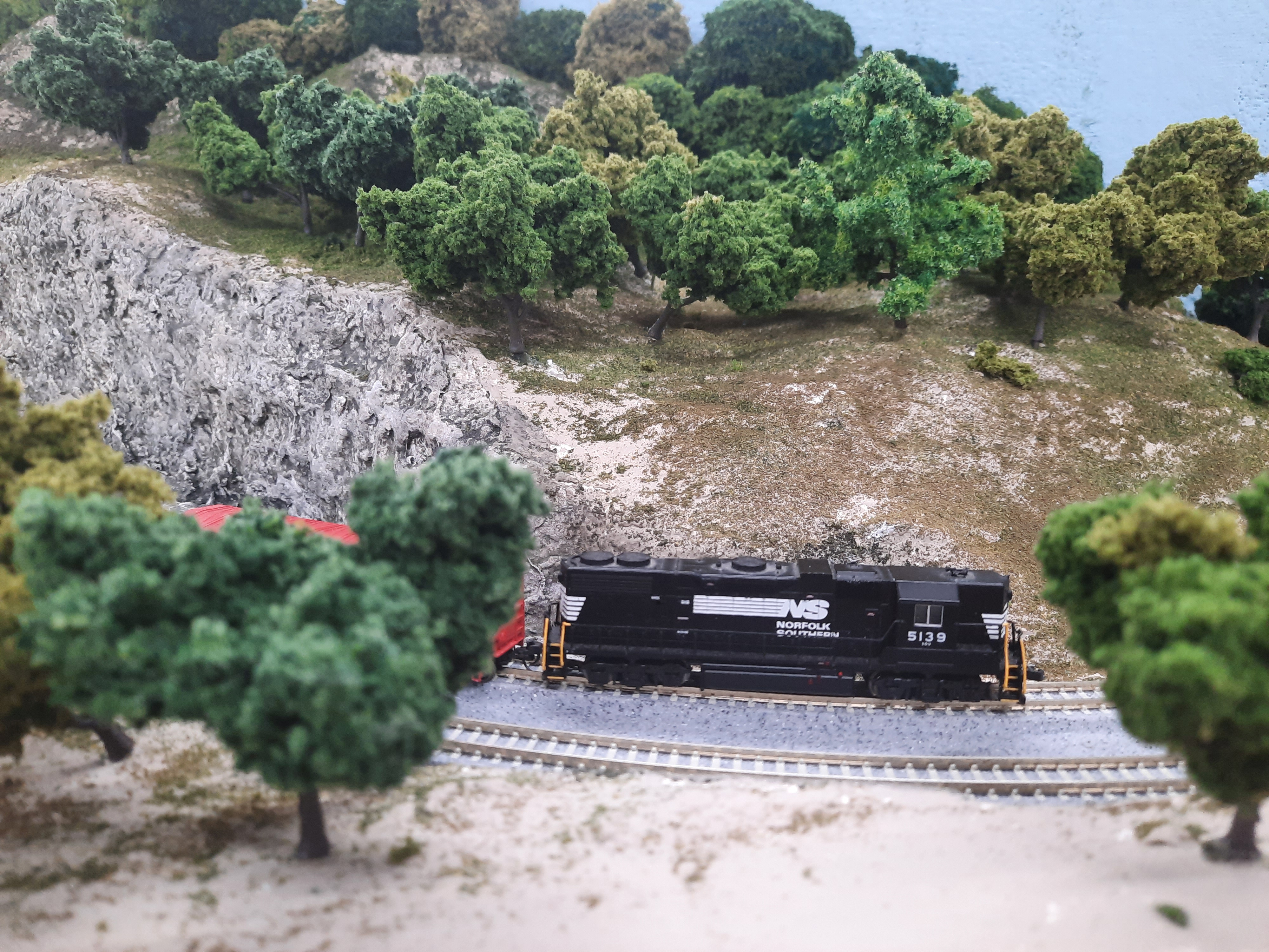 Artist Uses Miniature Railway Figurines to Create Lifelike Images