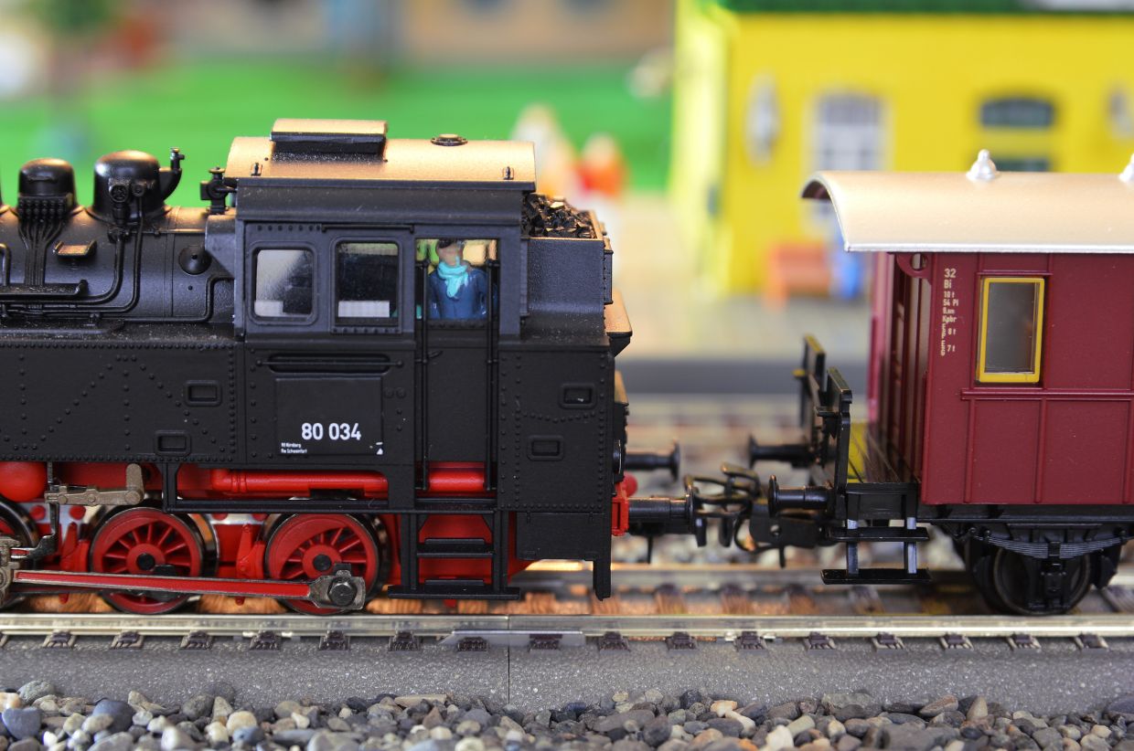 How to Build a Small Layout for Your Z Scale Trains 