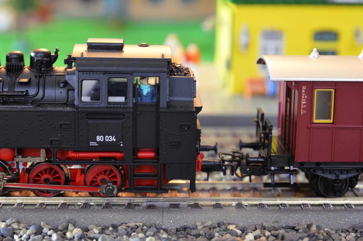 The Differences Between N Scale And Z Scale Model Trains Midwest 