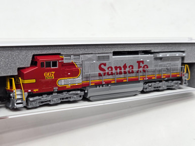 Pre-Owned: Kato GE C44-9W (DC Silent) BNSF 667 - N Scale - Midwest