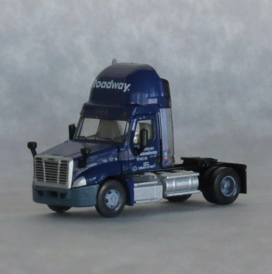 Trainworx 42584-01 Freightliner Cascadia Roadway LTL Truck #1