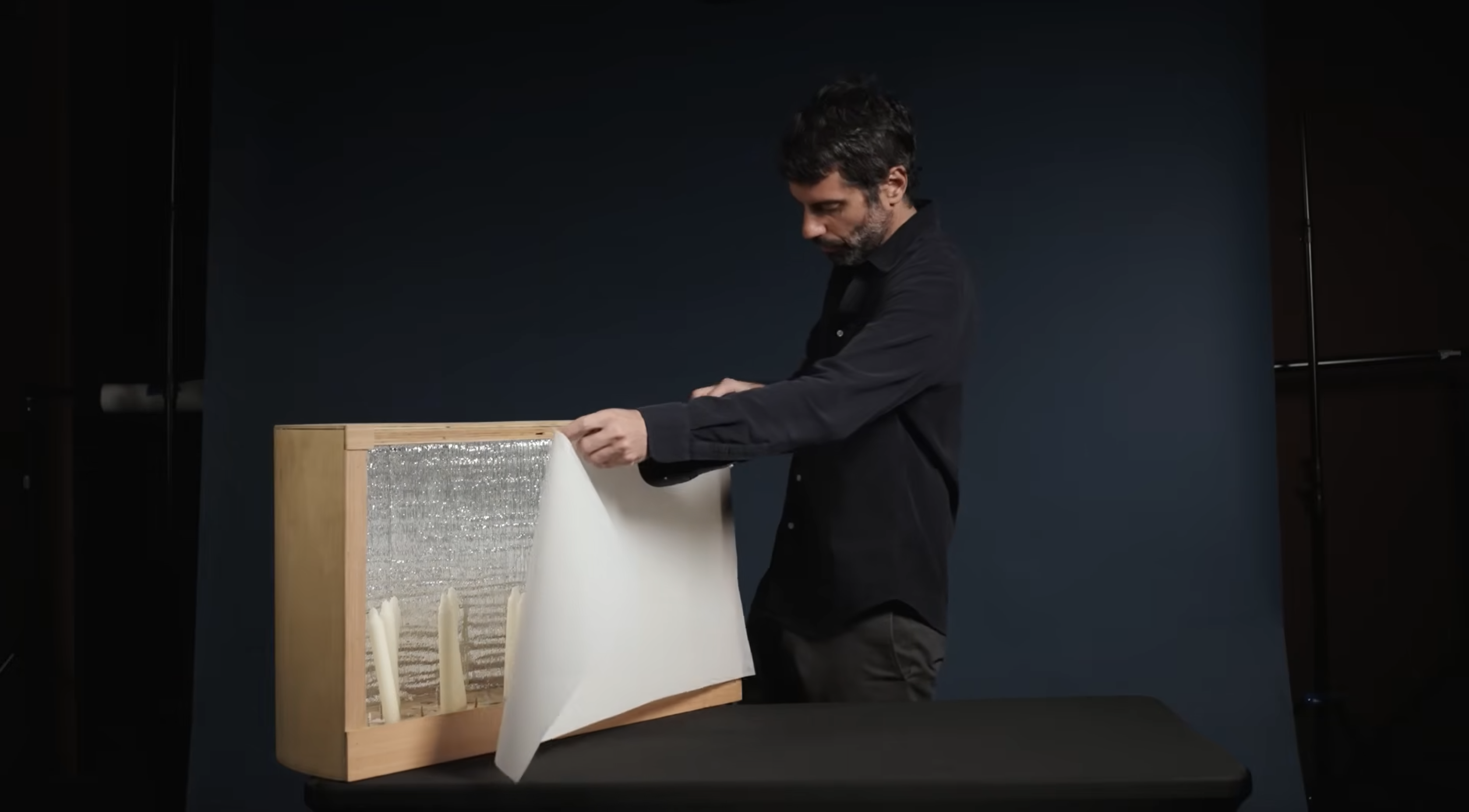 Train Dreams 攝影團隊使用擴散板技術將硬光轉化為柔和漫射光